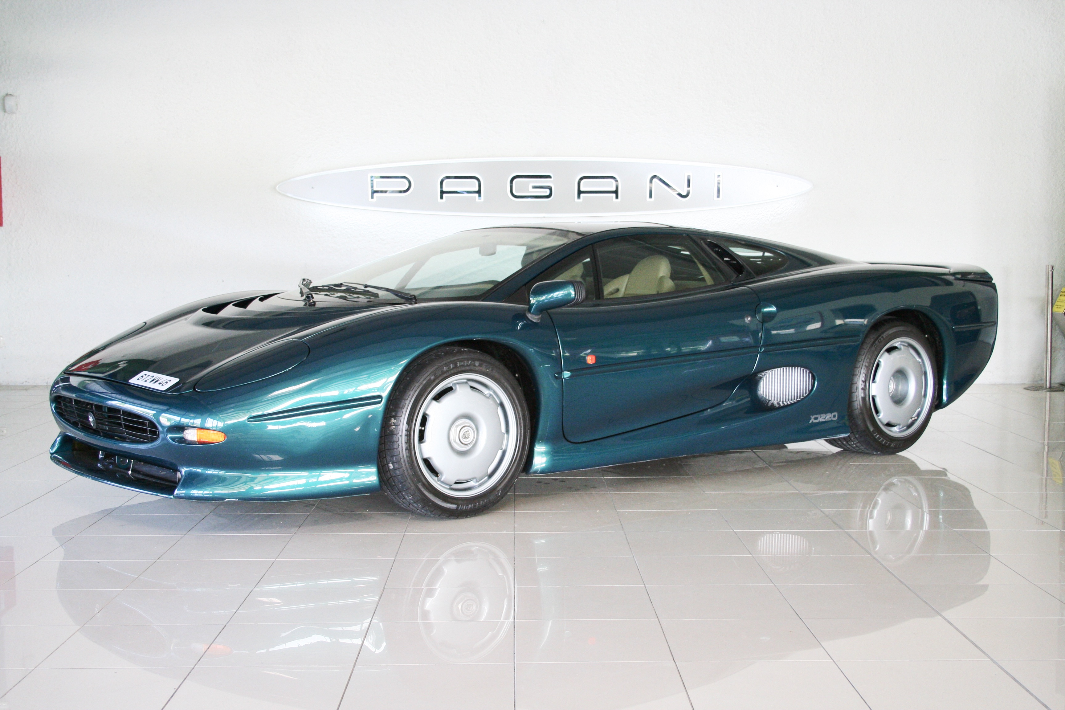 Jaguar XJ 220