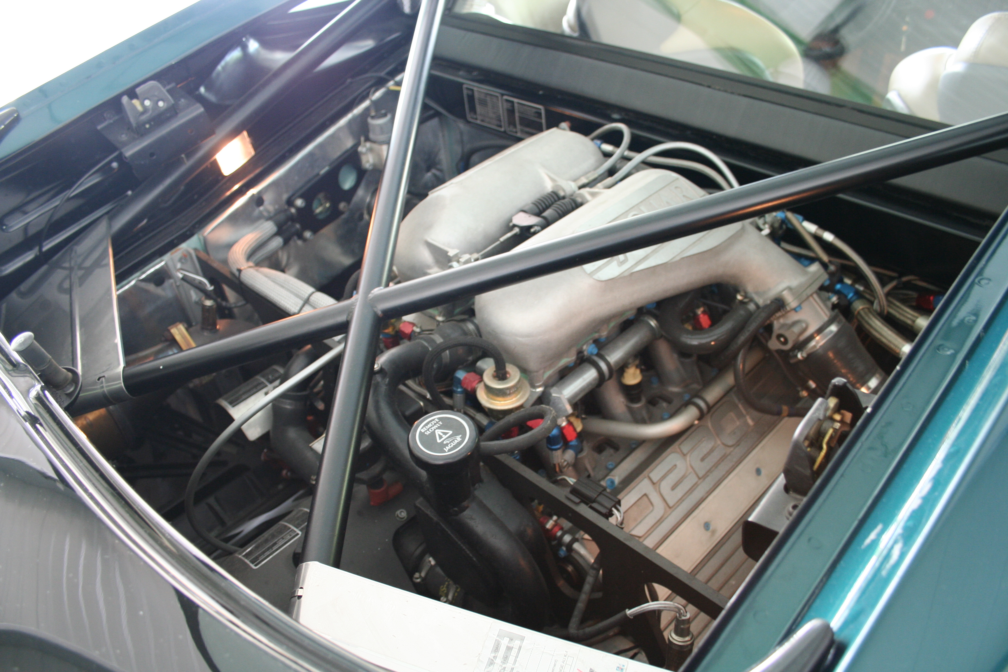 Jaguar XJ 220