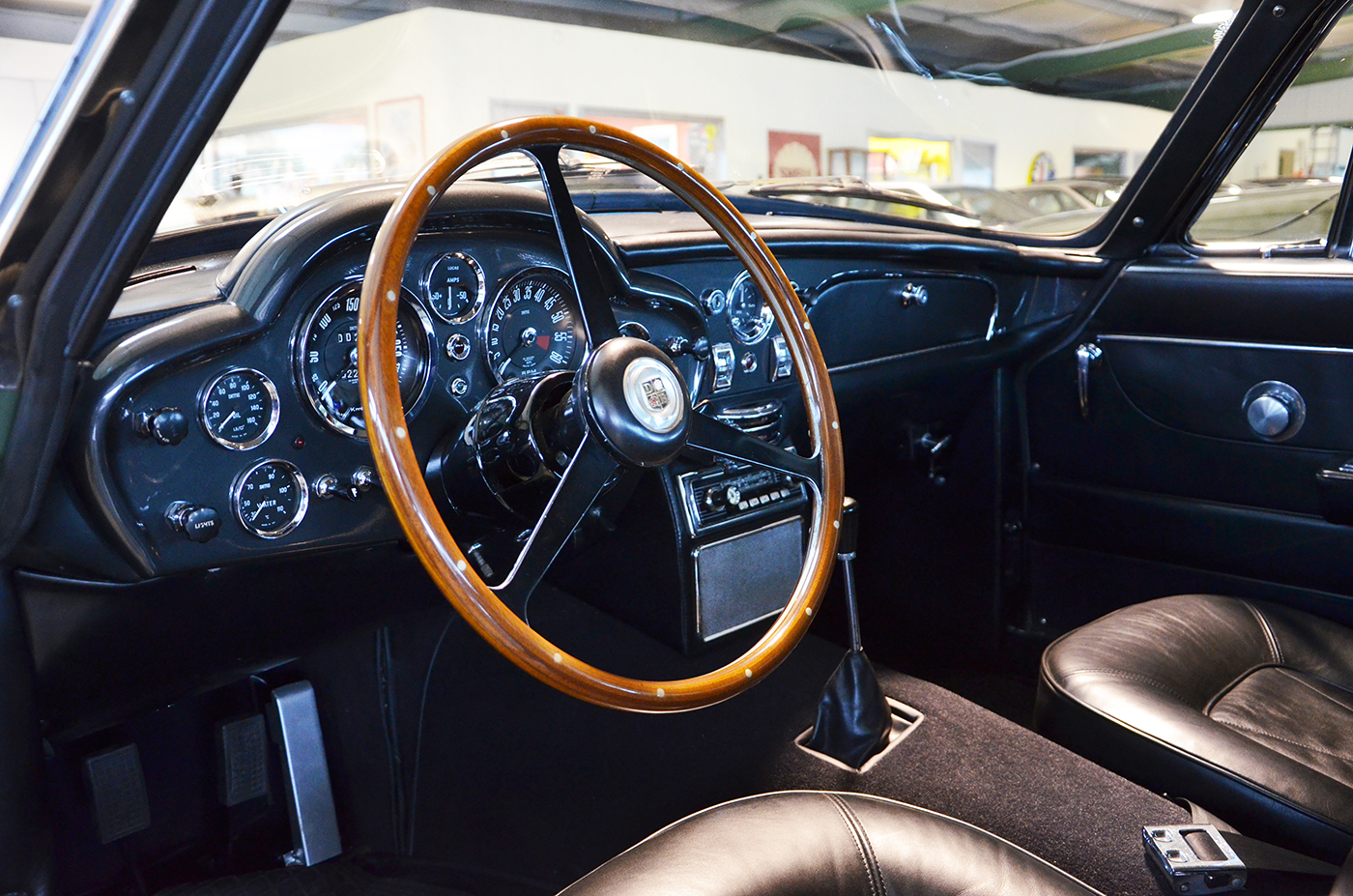 Aston Martin DB6