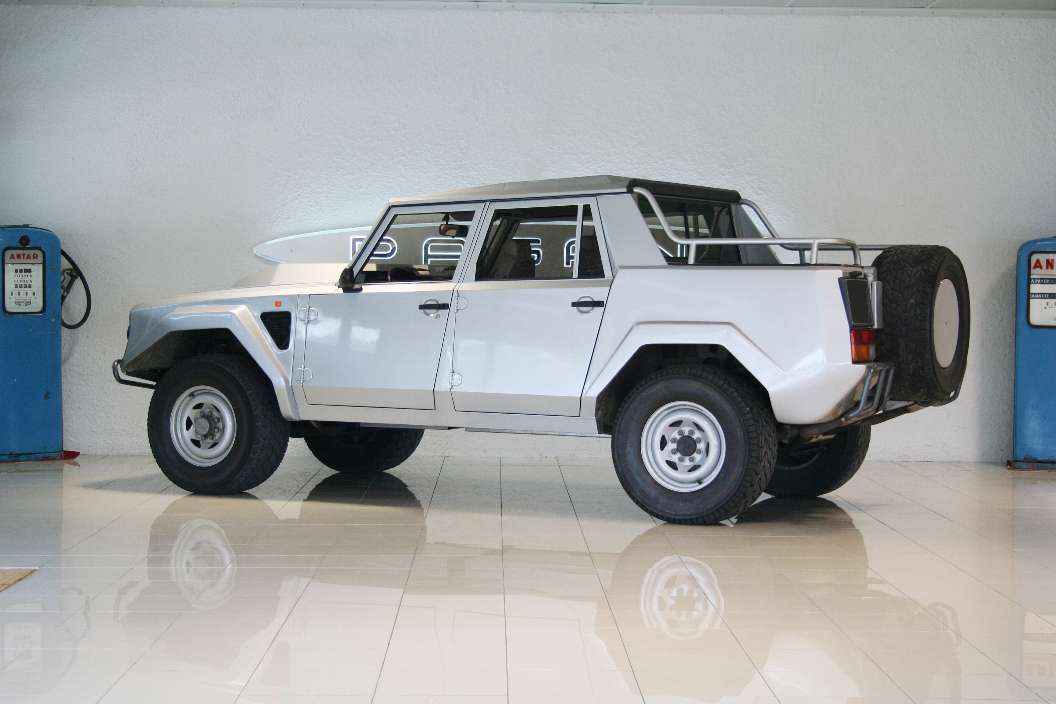 Lamborghini LM002